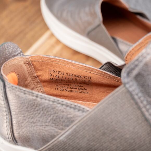 Gentle Souls By Kenneth Cole Rosette Slip-On Sneaker Size 9 M Pewter Metallic - Picture 5 of 7